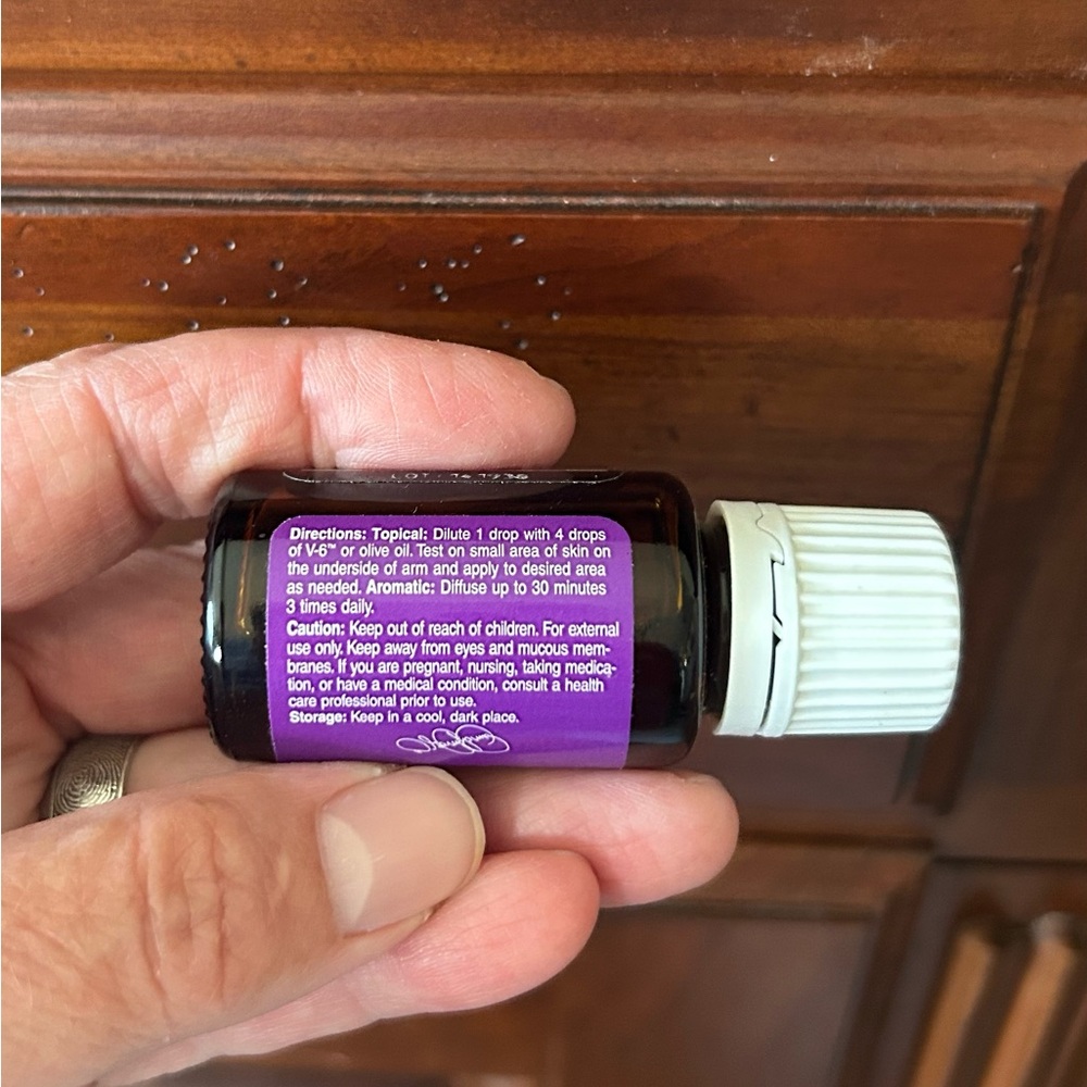Young Living EN-R-GEE Essential Oil Blend, 15 ml - Picture 3 of 3